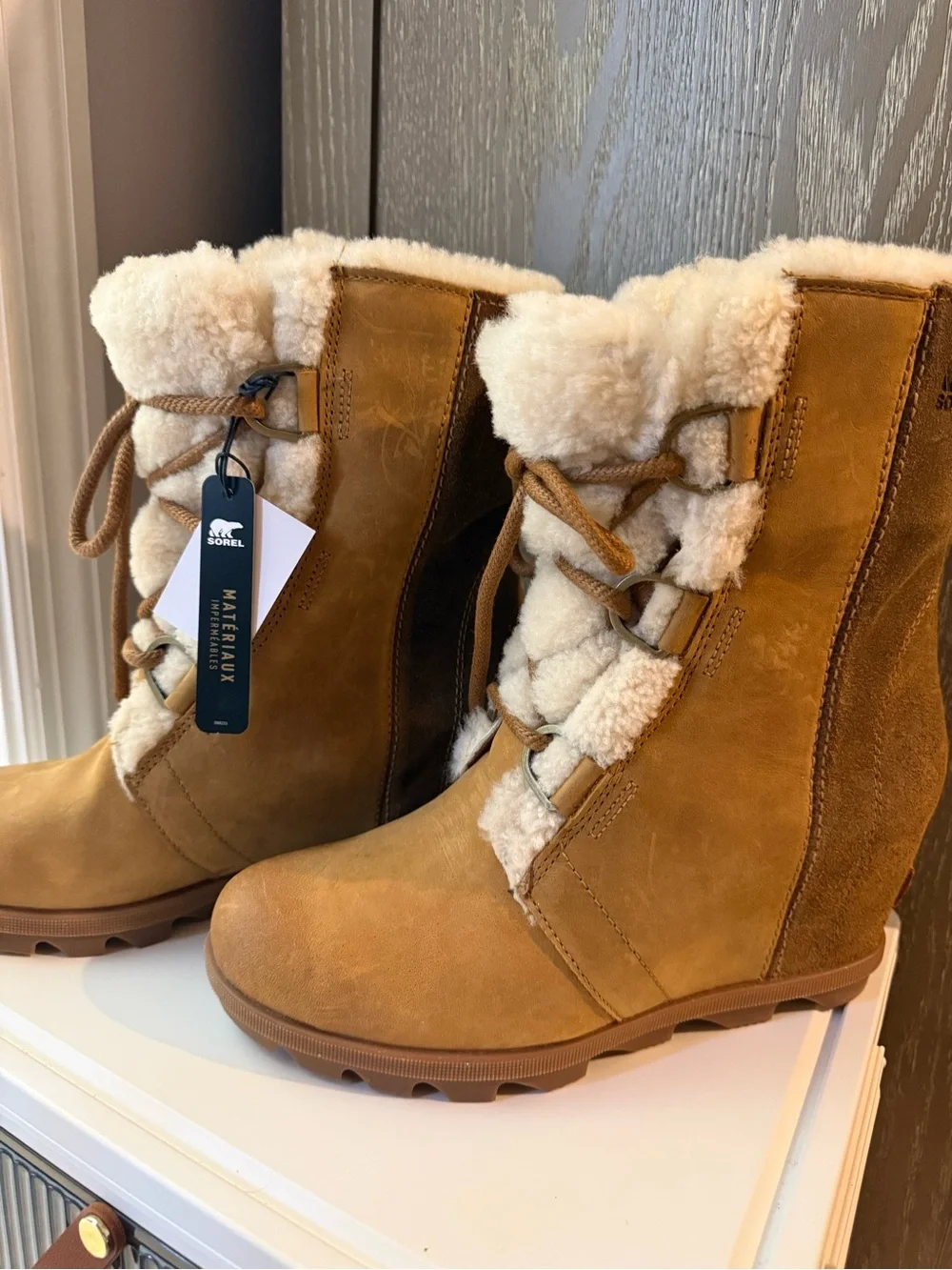 Women’s Sorel Joan of Artic Wedge II Shearling boot in camel brown size 9